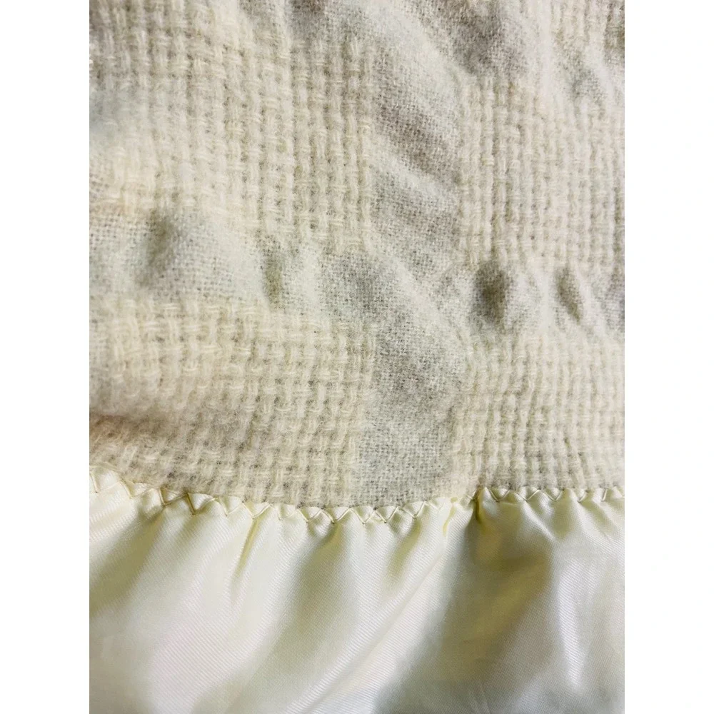 Vintage Faribo 100% Wool Blanket Yellow Waffle Weave Ruffled Satin Trim 53x76